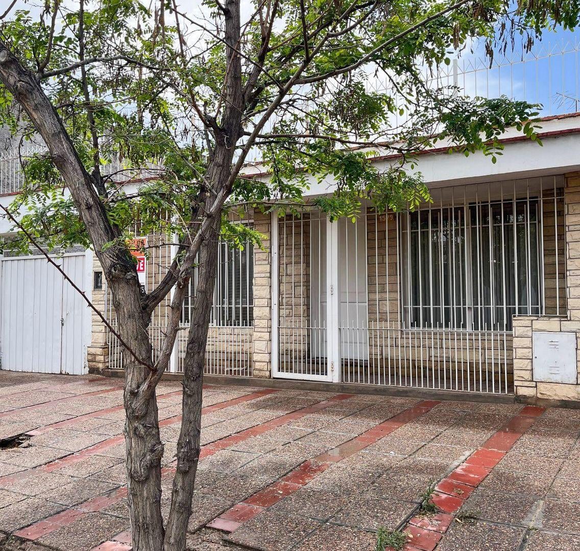 Foto de Casa en Venta en calle Ozamis de 3 Dormitorios y 2 baños, Maipu, imagen 2