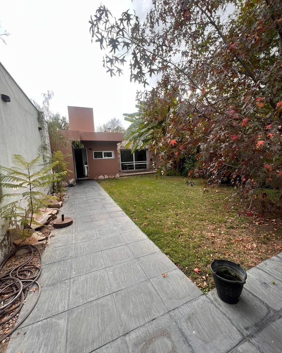 Venta Moderna Casa 5ta Seccion 1