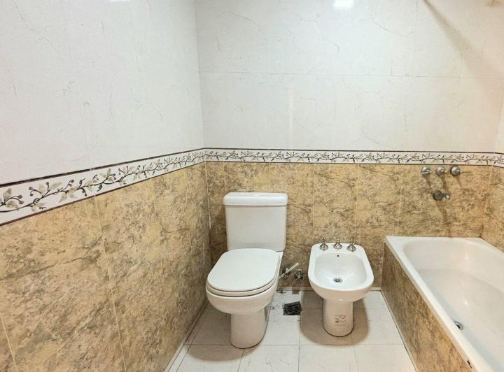 VENTA PARQUE PATRICIOS TRIPLEX CON COCHERA 4