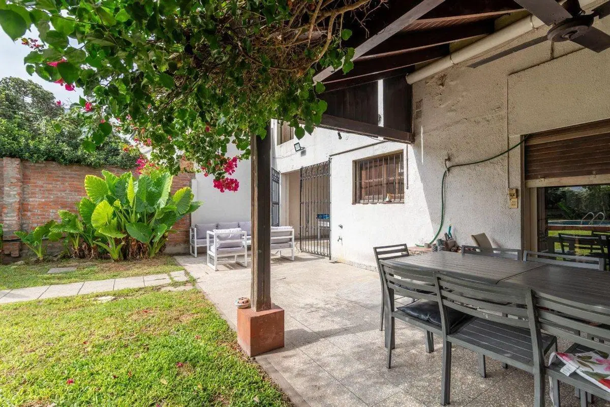 CASA 6 AMBIENTES VENTA LOMAS DE ZAMORA PILETA 4