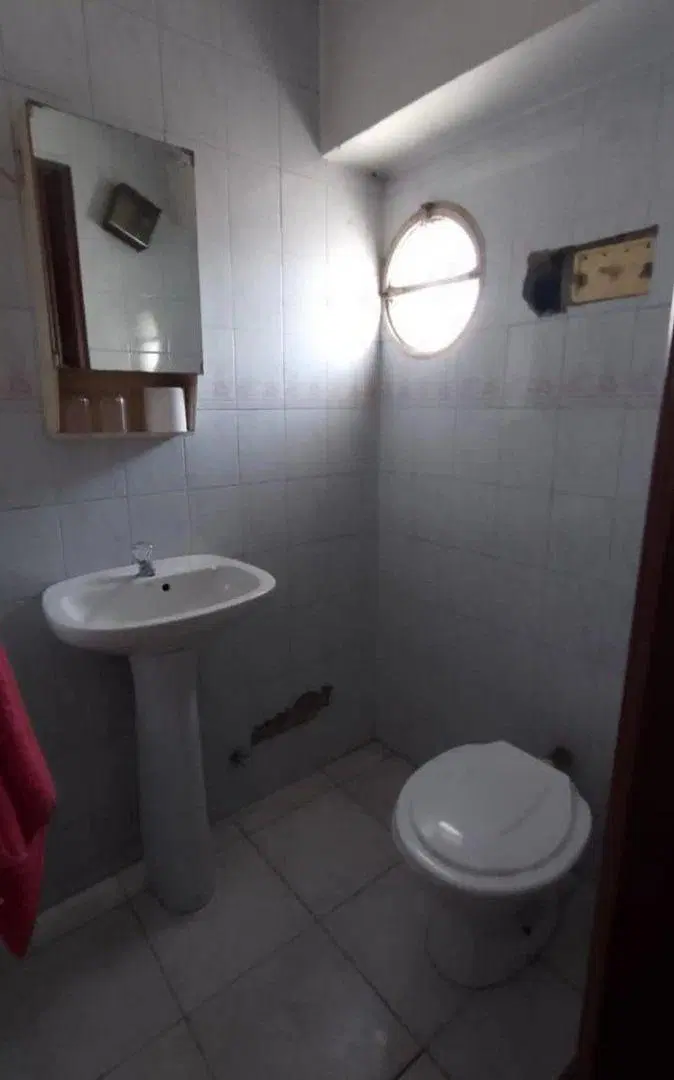 Casa 4 ambientes + local y coch. venta en Pompeya 4
