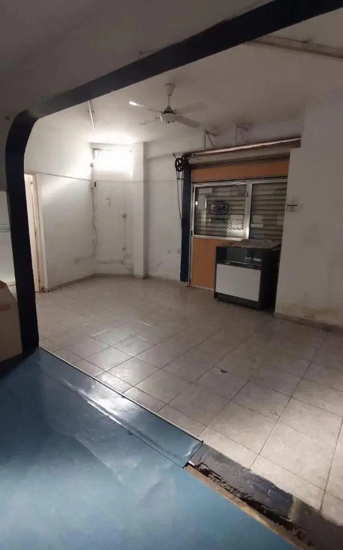 Casa 4 ambientes + local y coch. venta en Pompeya 2