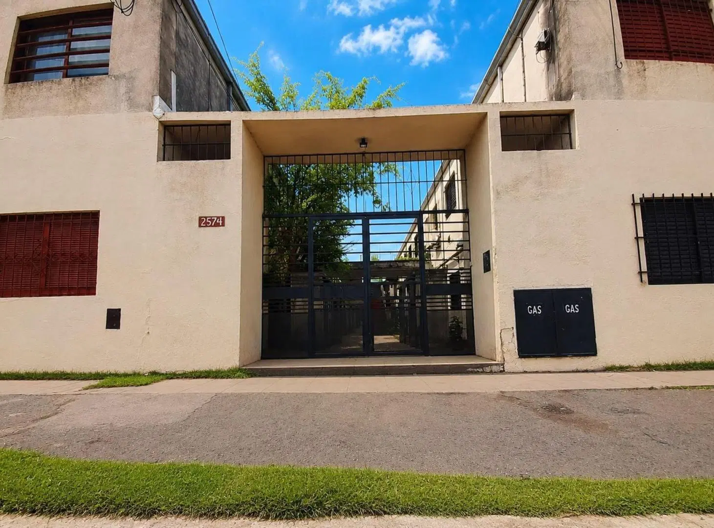 PH 3 AMB. VENTA EN LA PLATA CON PATIO Y PARRILLA 5
