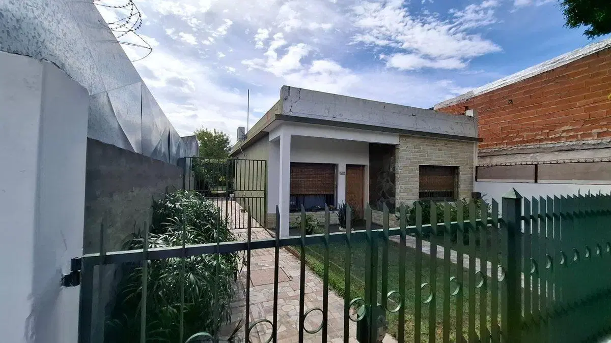 Casa 3 ambientes en venta San Martin con Quincho 3