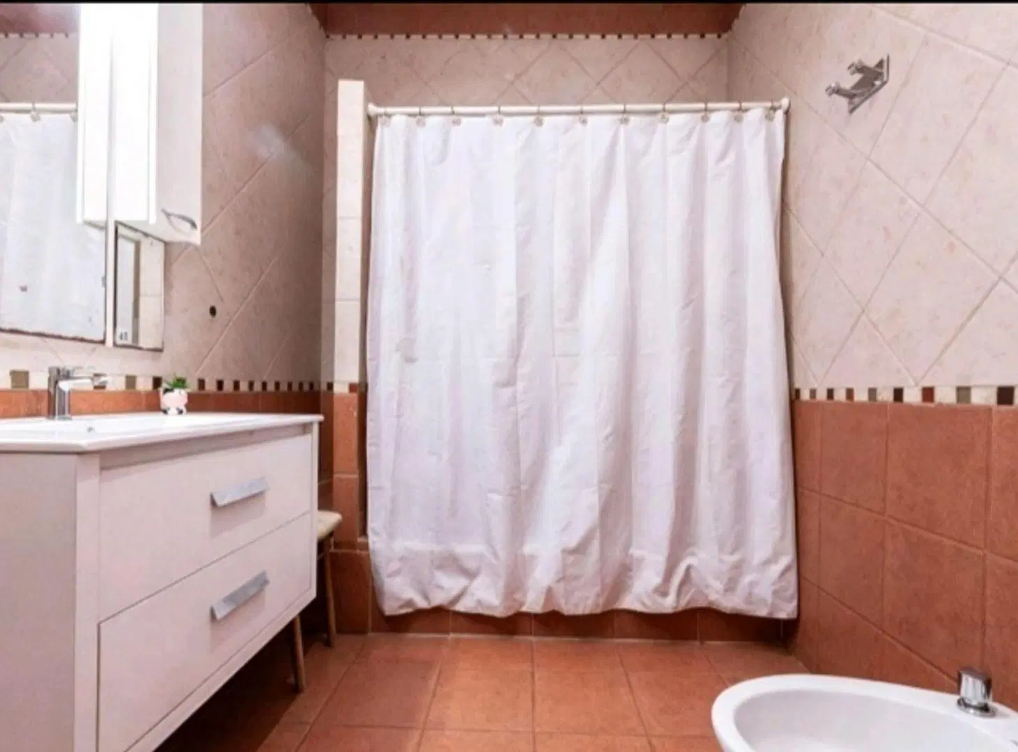 CASA 4 AMB VENTA  EN AVELLANEDA C/COCHERA Y QUINCH 5