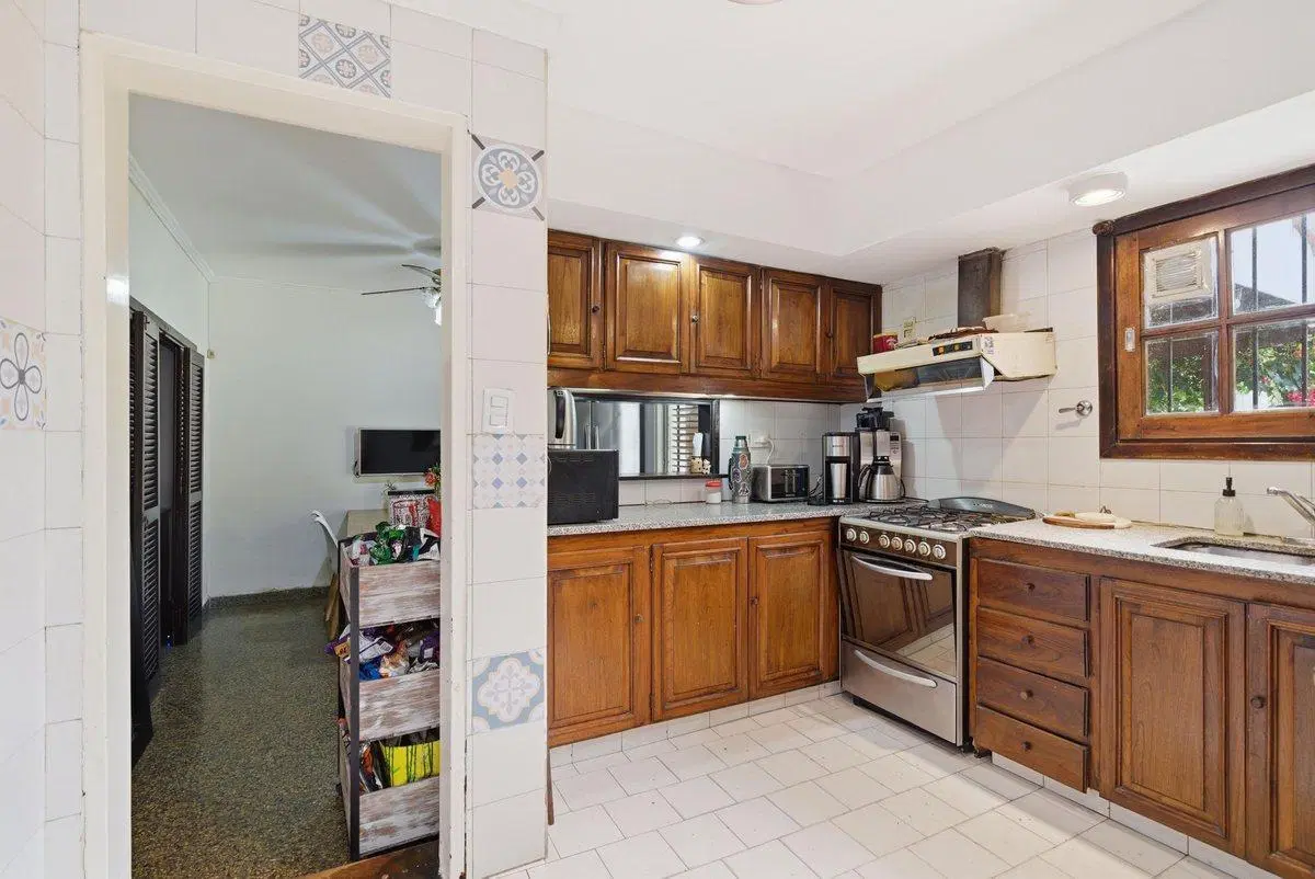 CASA 6 AMBIENTES VENTA LOMAS DE ZAMORA PILETA 4