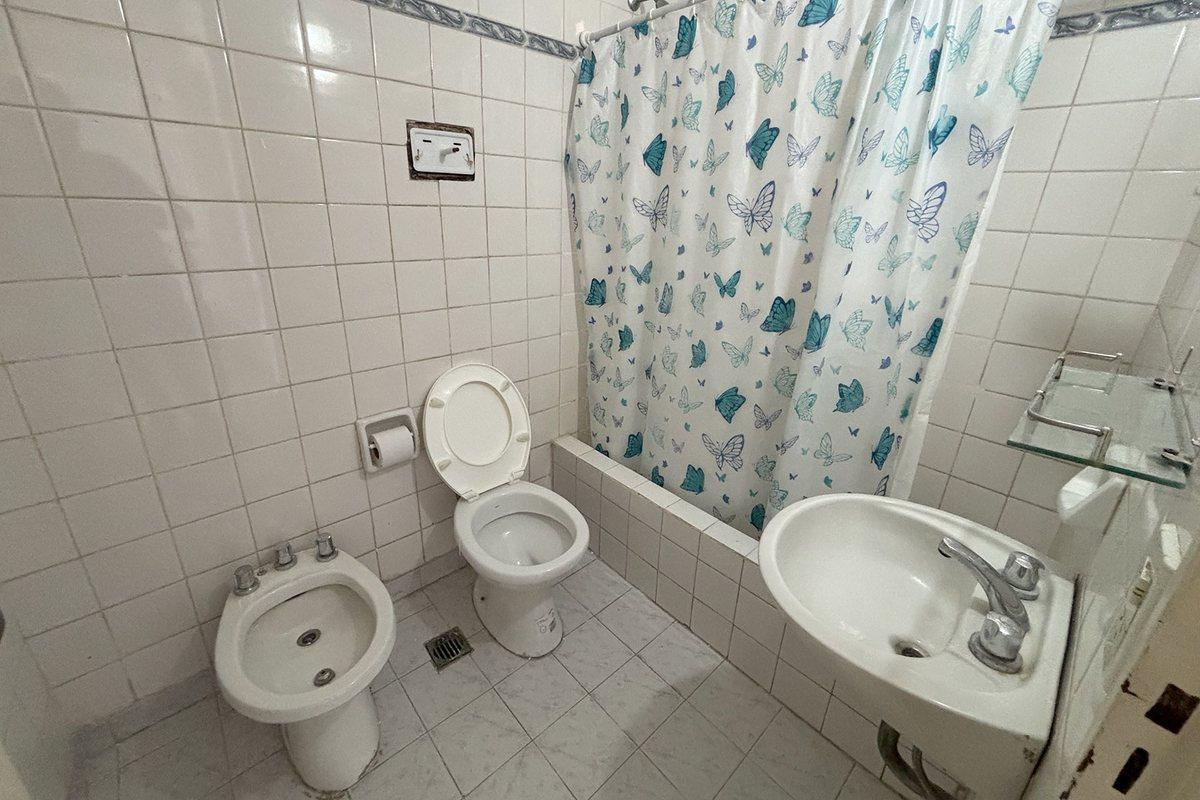 Foto de DEPARTAMENTO 4 AMBIENTES EN ALQUILER EN LUGANO, imagen 2