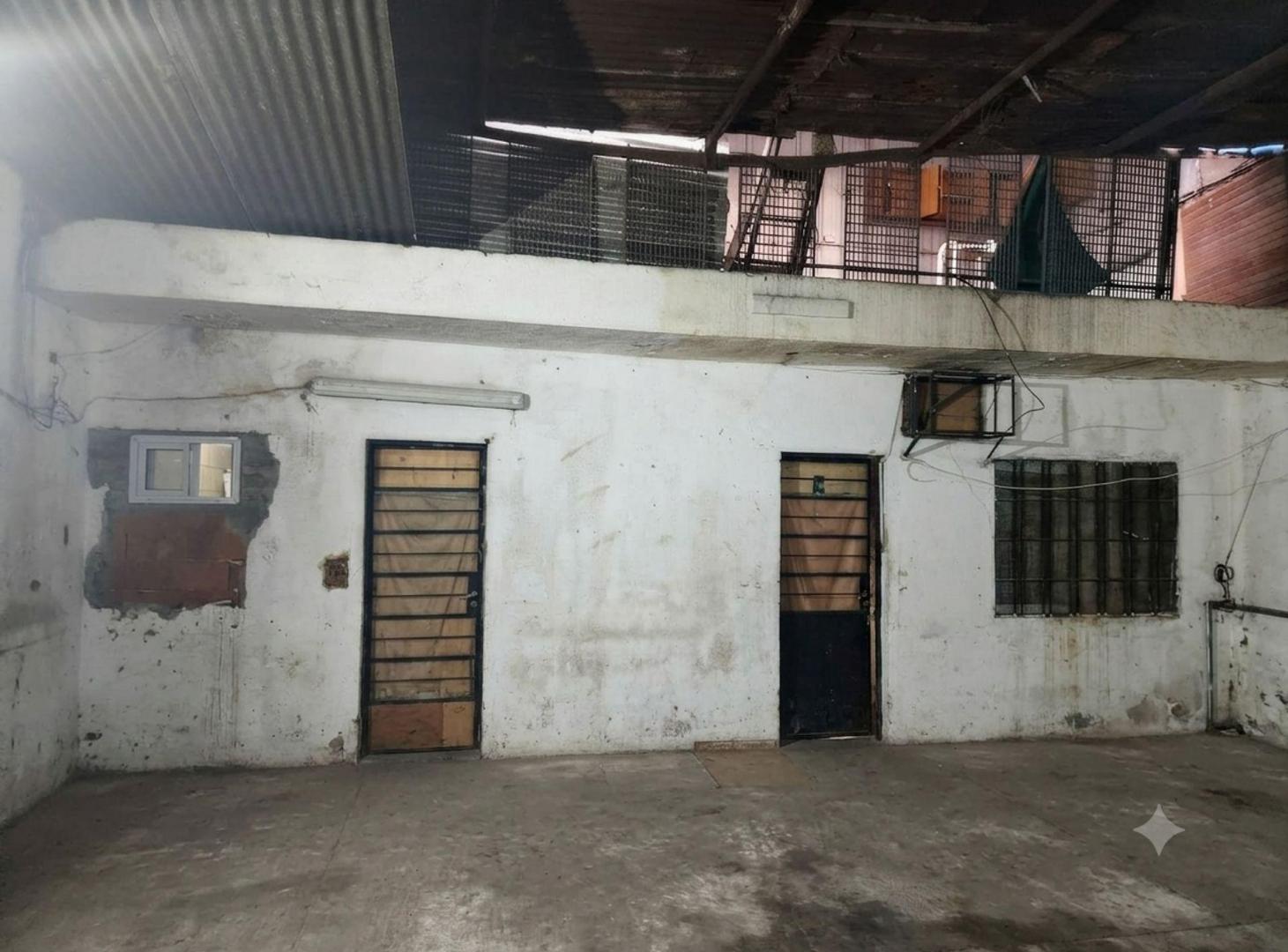 Foto de Galpón con vivienda en venta en Pompeya, imagen 2