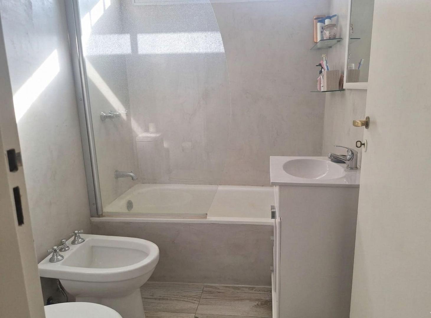 Foto de DEPTO 3 AMBIENTES VENTA ACASSUSO FRENTE 2 BALCONES, imagen 4