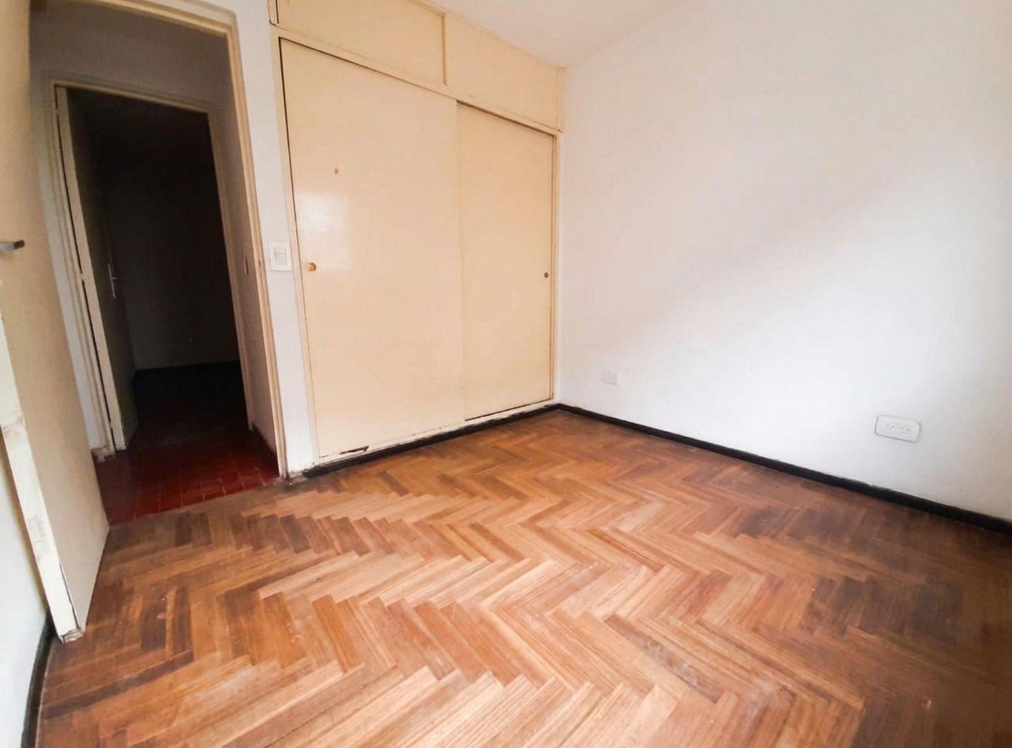 Foto de PH 3 AMB. VENTA EN LA PLATA CON PATIO Y PARRILLA, imagen 5