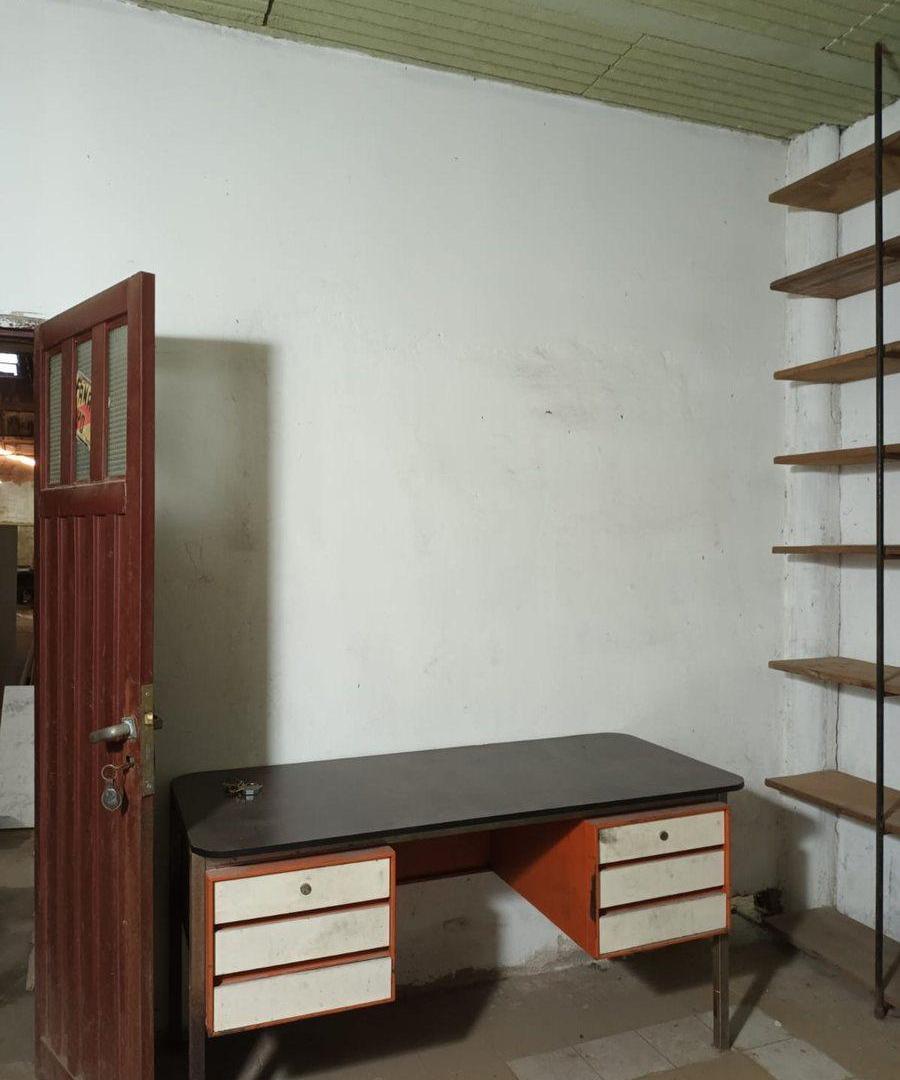 Foto de GALPON CON DEPARTAMENTO VENTA LANUS ESTE, imagen 2