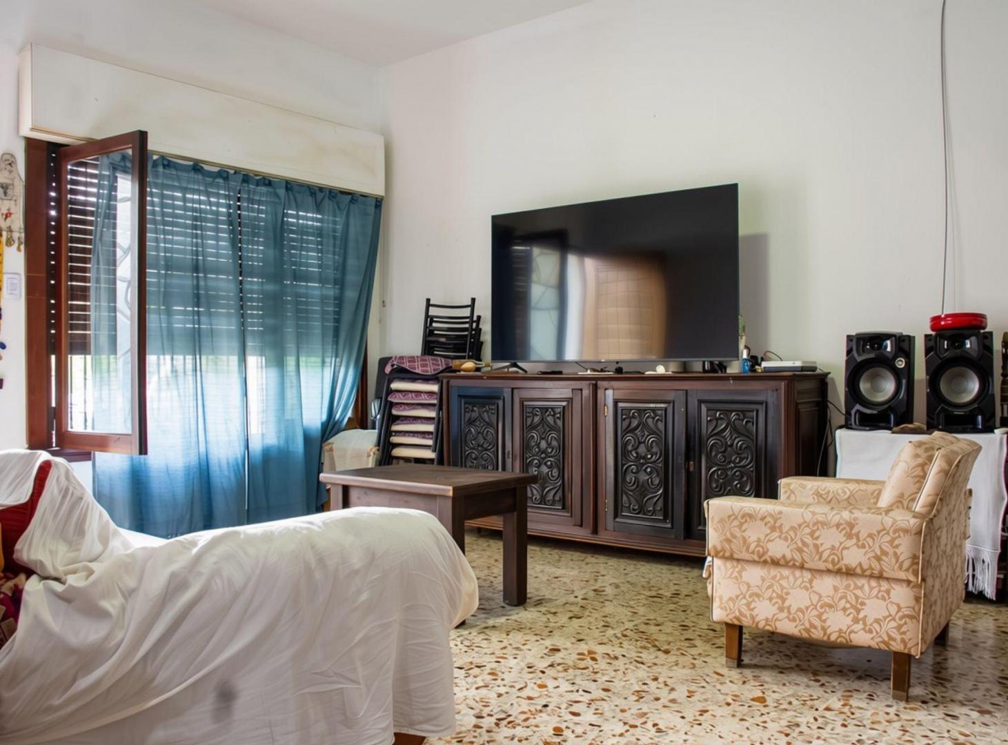 Foto de Casa 3 amb. venta Villa Lynch c/parque y quincho, imagen 2