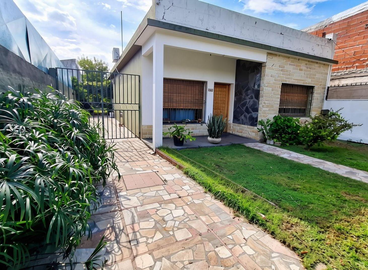 Foto de Casa 3 amb. venta Villa Lynch c/parque y quincho, imagen 1