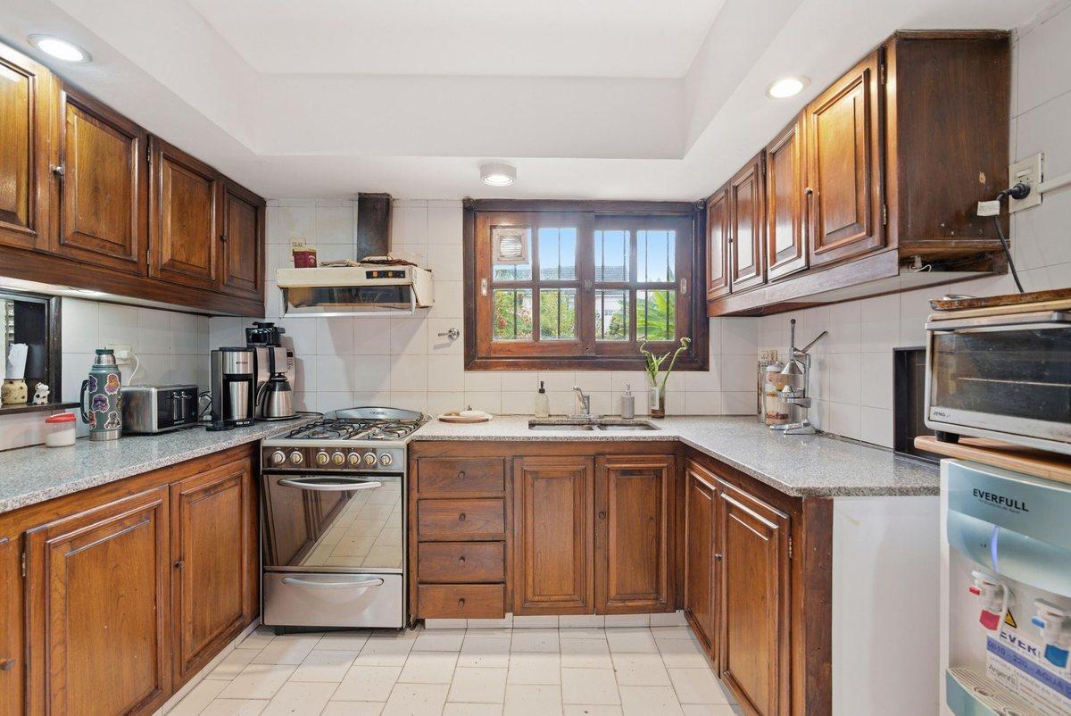 Foto de CASA 6 AMBIENTES VENTA LOMAS DE ZAMORA PILETA, imagen 4