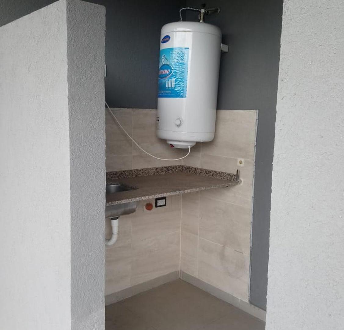 Foto de Departamento 2 amb venta Luis Guillón con cochera, imagen 2