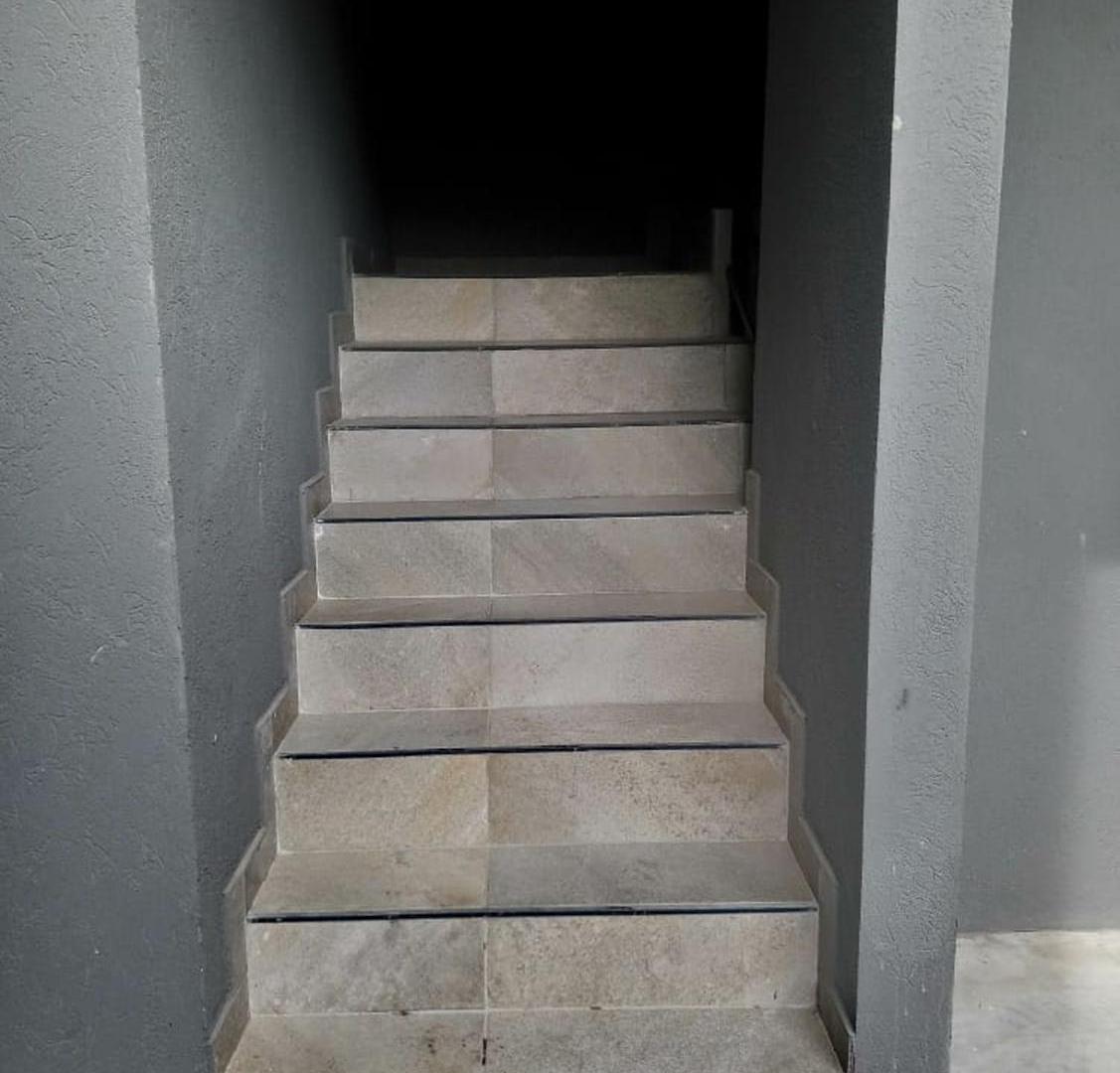 Foto de Departamento 2 amb venta Luis Guillón con cochera, imagen 3