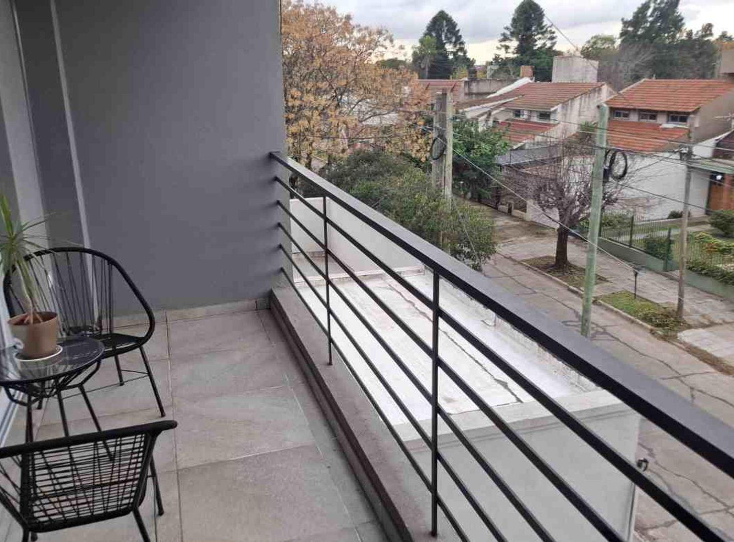 Foto de Departamento 2 amb venta Luis Guillón con cochera, imagen 4