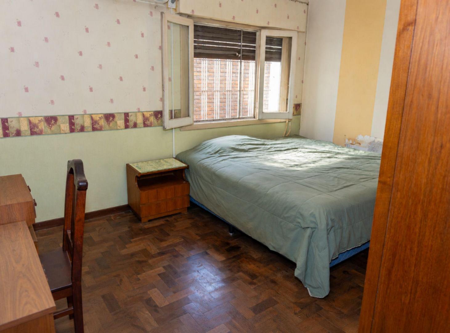 Foto de Casa 5 ambientes venta en Adrogué con departamento, imagen 2