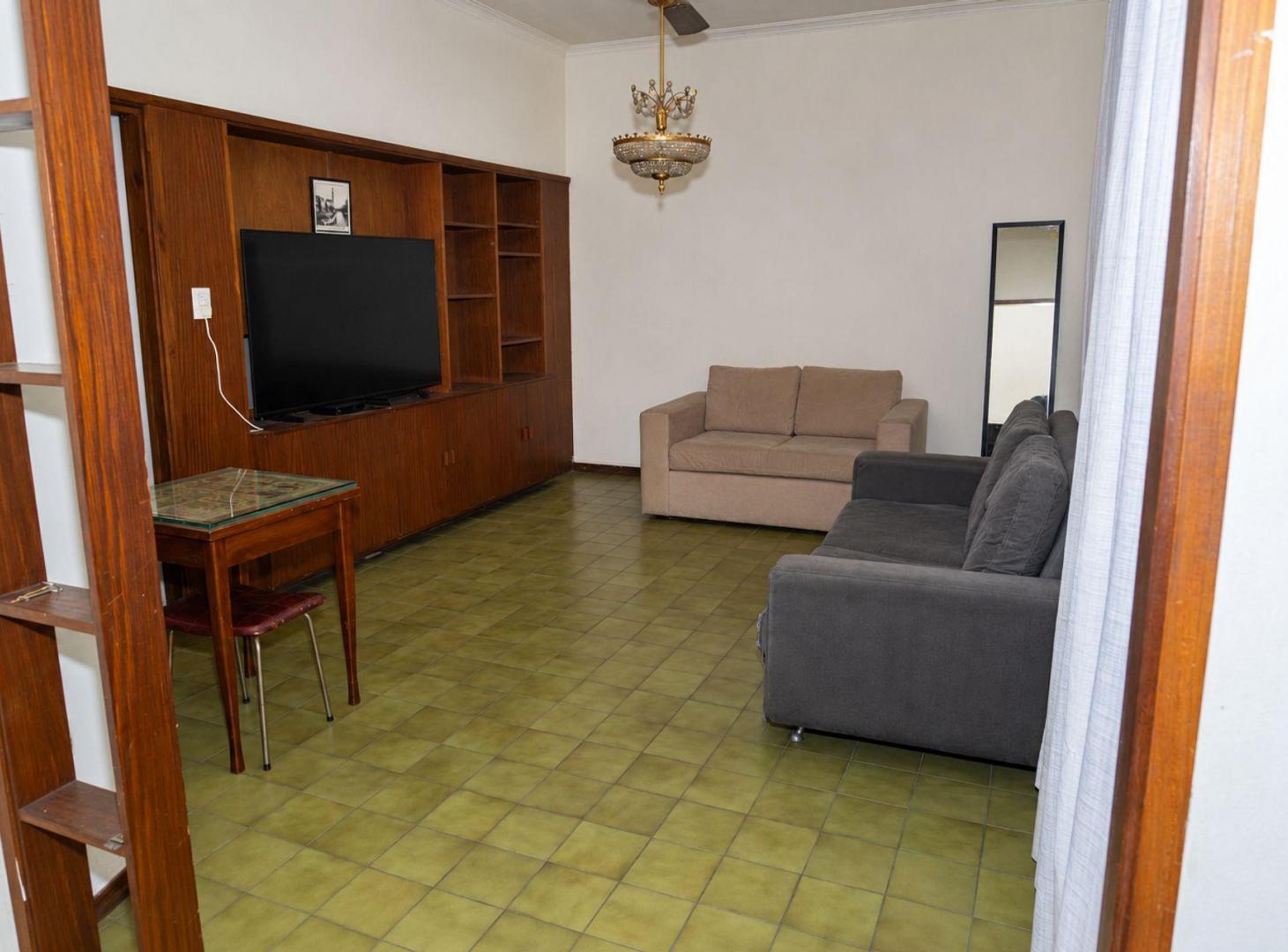 Foto de Casa 5 ambientes venta en Adrogué con departamento, imagen 1