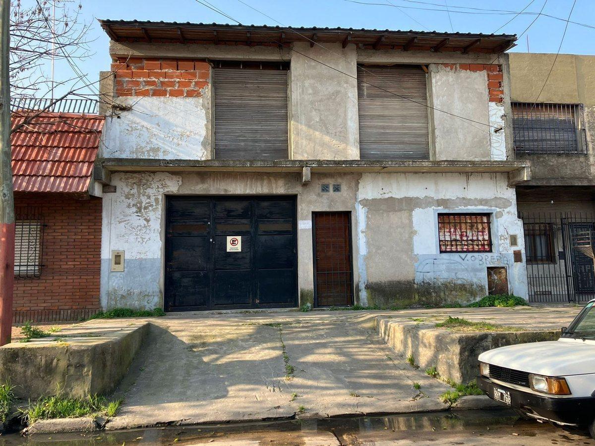 Foto de GALPON CON DEPARTAMENTO VENTA LANUS ESTE, imagen 2