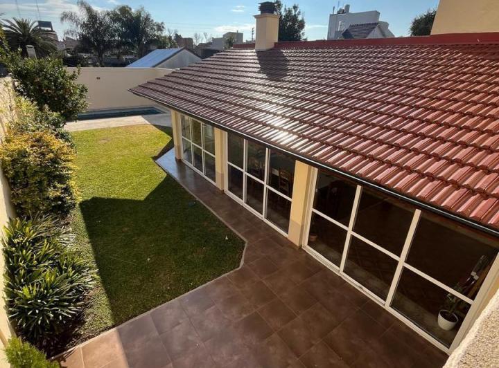 VENTA CASA 2 PLANTAS Y PILETA EN HAEDO NORTE