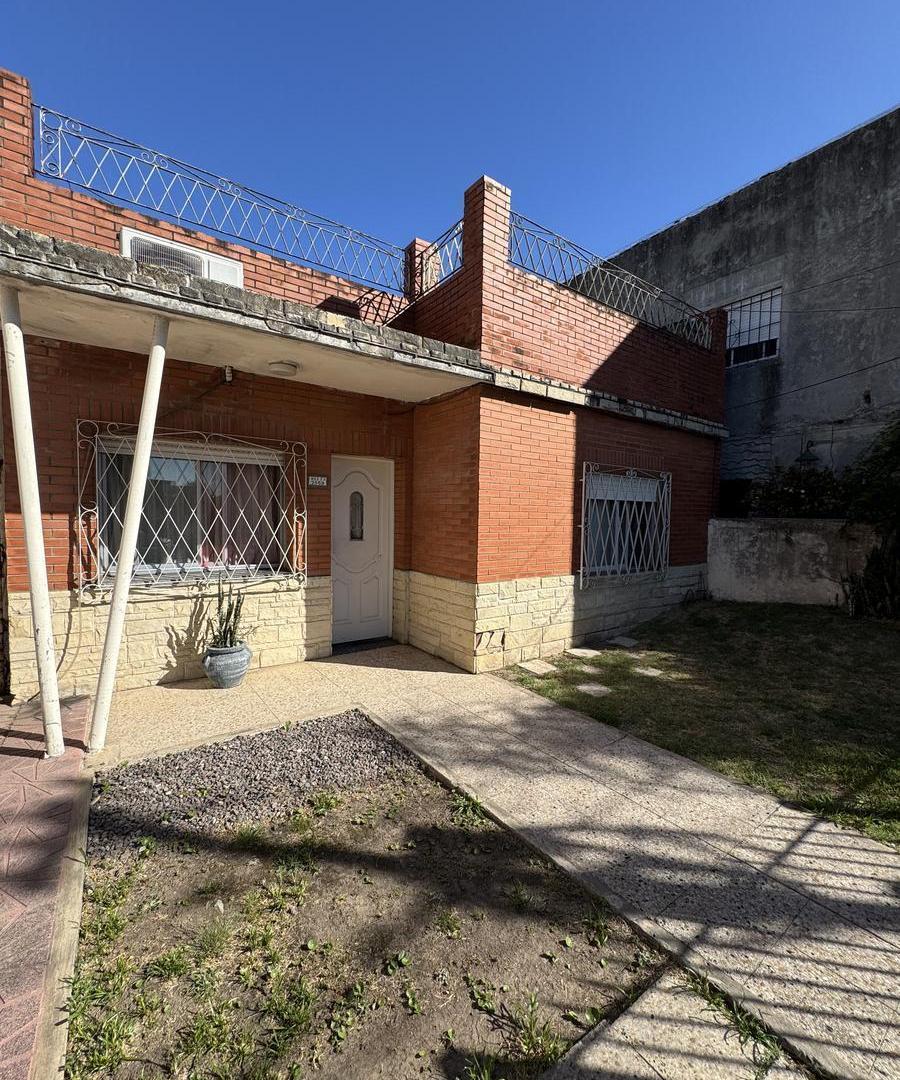 VENTA CASA EN MORON SUR (2 CASAS)
