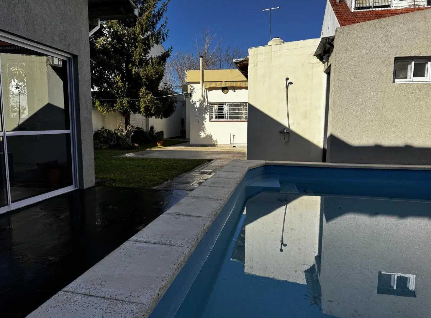 VENTA DE CASA DE 3 AMBIENTES EN HAEDO NORTE 8
