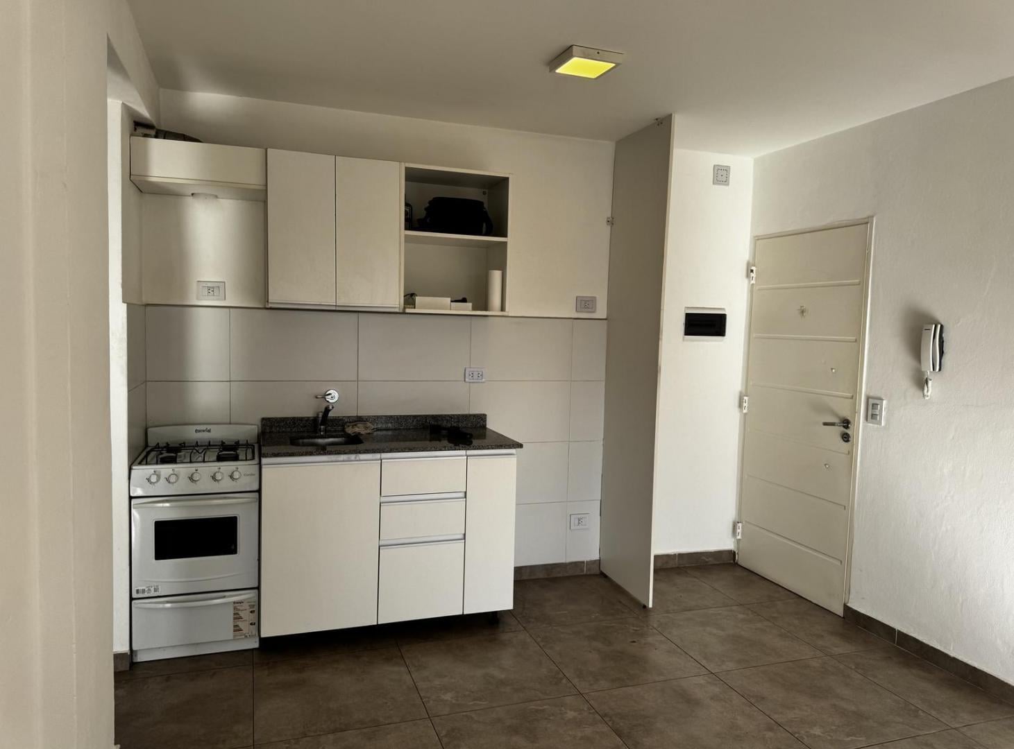 Foto de ALQUILER DEPARTAMENTO 2 AMBIENTES CON COCHERA Y TERRAZA - HAEDO NORTE, imagen 3