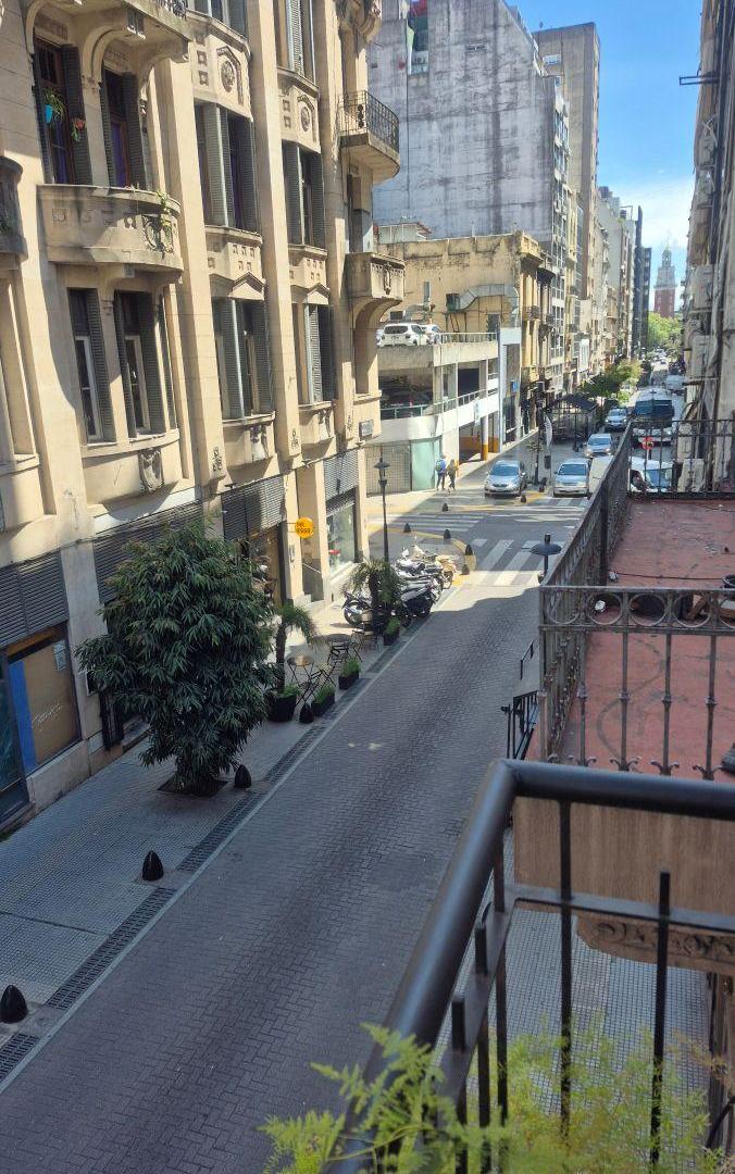 Foto de Semipiso sobre calle Reconquista al 800. Excelente ubicación., imagen 4