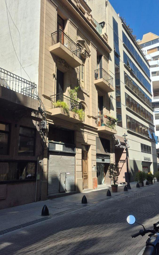 Foto de Semipiso sobre calle Reconquista al 800. Excelente ubicación., imagen 1