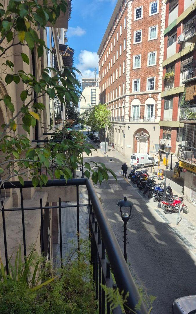 Foto de Semipiso sobre calle Reconquista al 800. Excelente ubicación., imagen 3