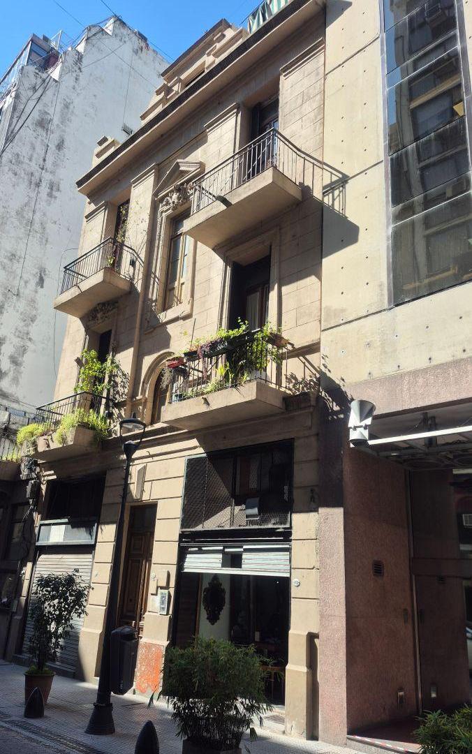 Foto de Semipiso sobre calle Reconquista al 800. Excelente ubicación., imagen 2