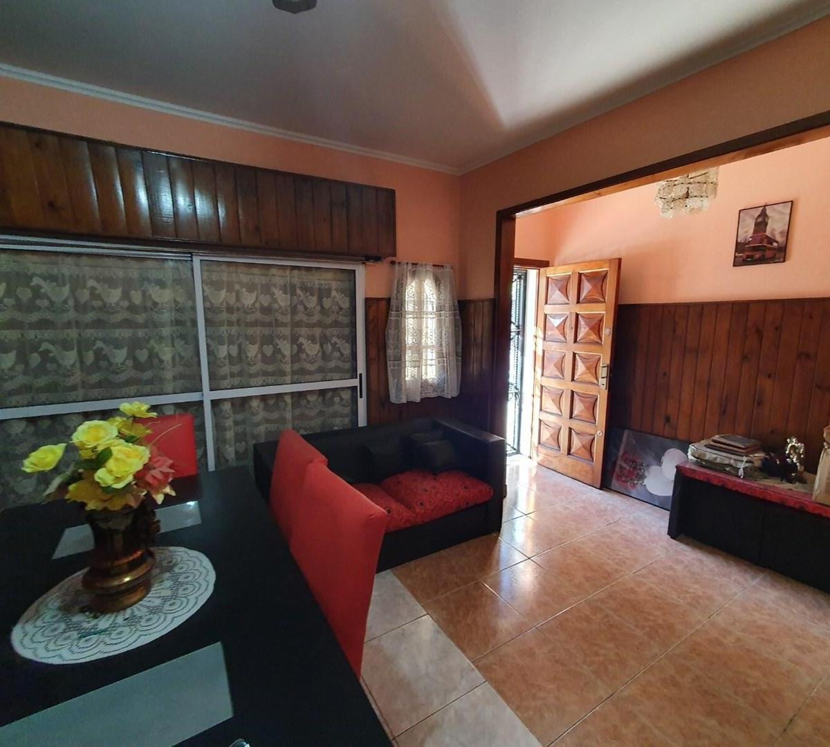 Casa dos plantas en Venta.Eva Peron 1521.Lanús Este