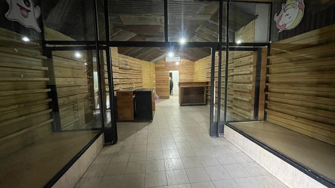 Foto de Local en Alquiler en Lanús Este, Lanús, G.B.A. Zona Sur, imagen 2