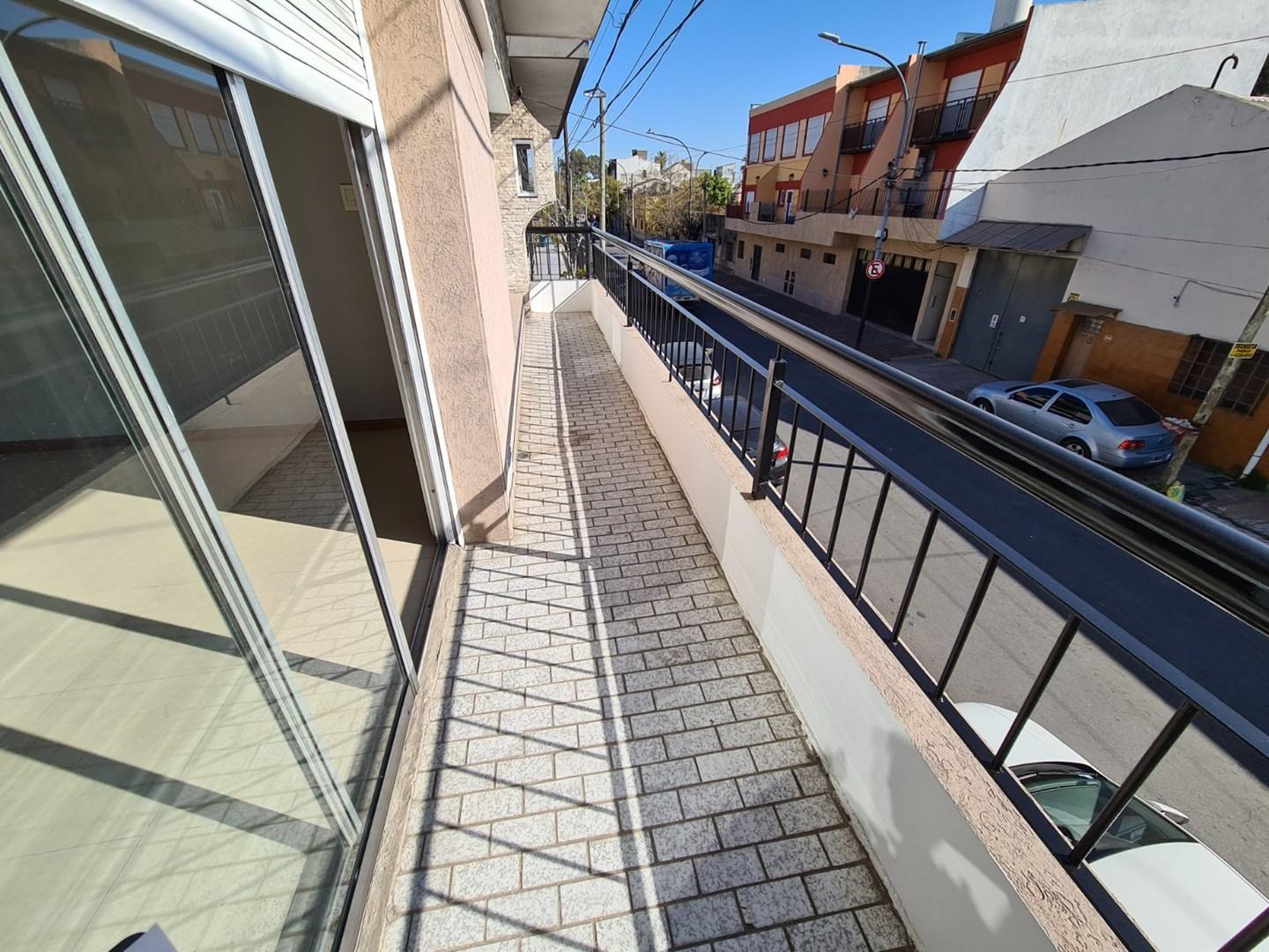 Foto de Casa 3 ambientes y Deposito en Venta ubicado en Lanus Este, imagen 5