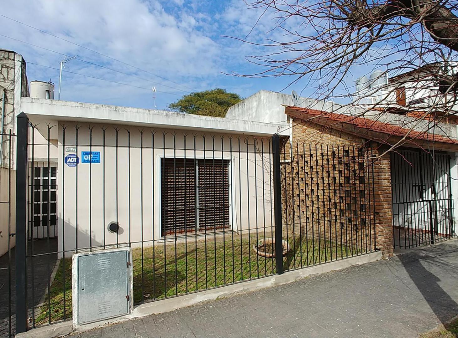 Foto de Casa en Venta ubicado en Remedios De Escalada, Lanús, G.B.A. Zona Sur, imagen 1