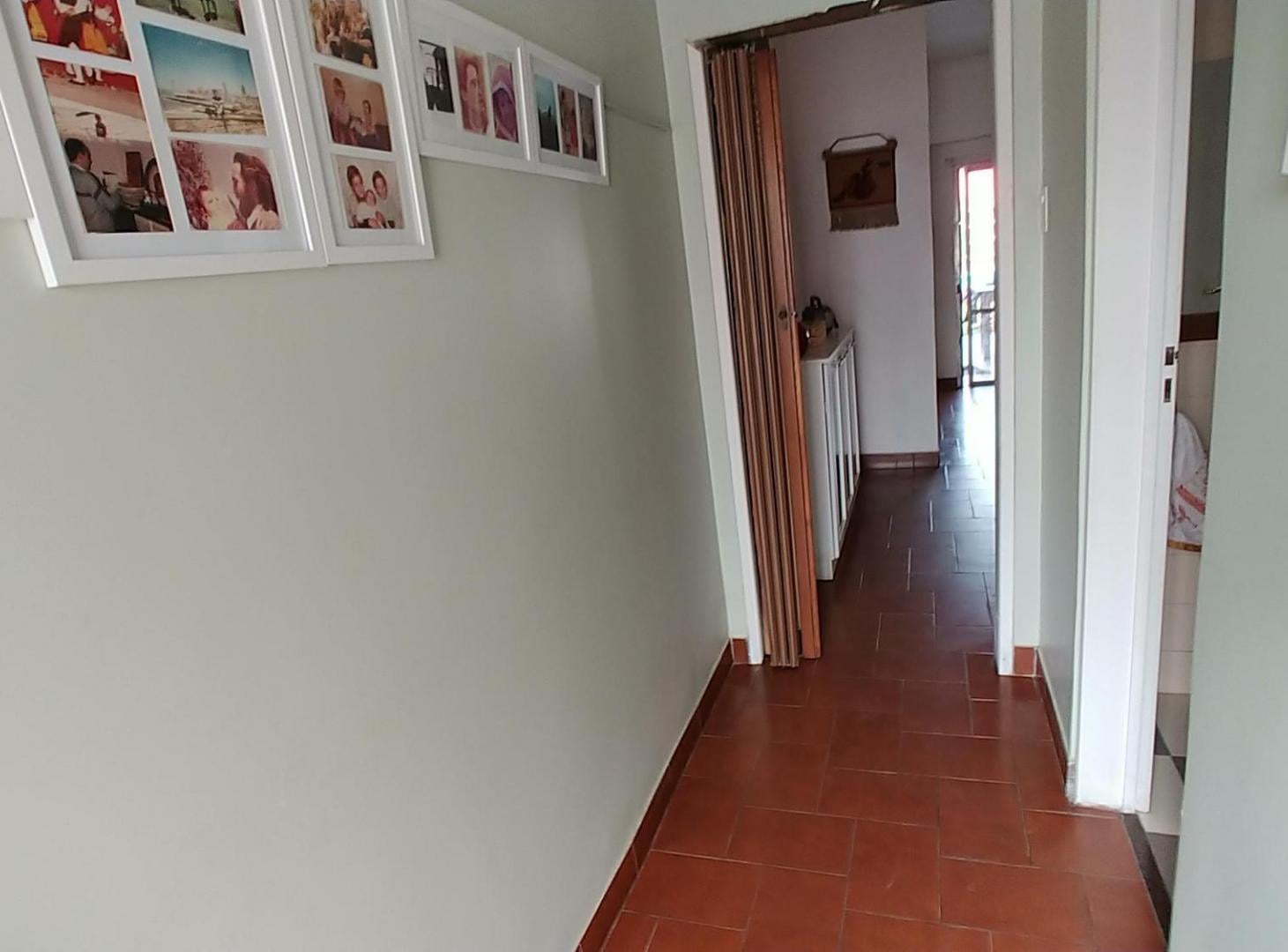 Foto de Casa en Venta ubicado en Remedios De Escalada, Lanús, G.B.A. Zona Sur, imagen 2
