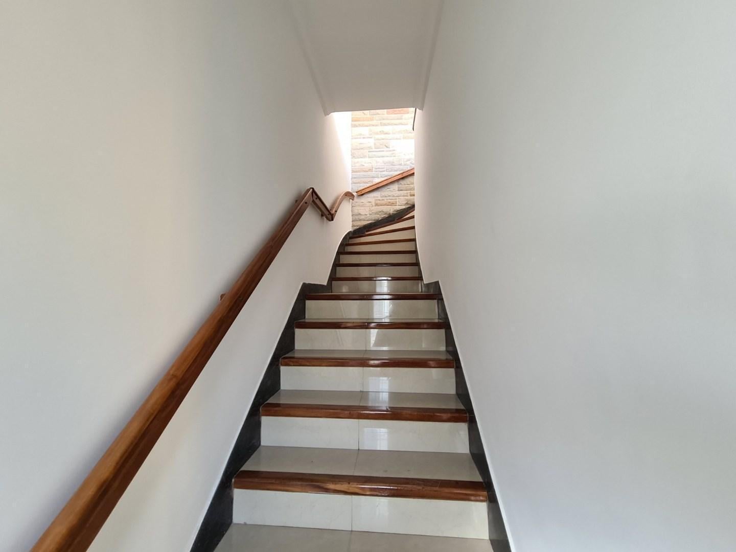 Foto de casa en planta alta con galpon planta baja Venta Lanus Este, imagen 3