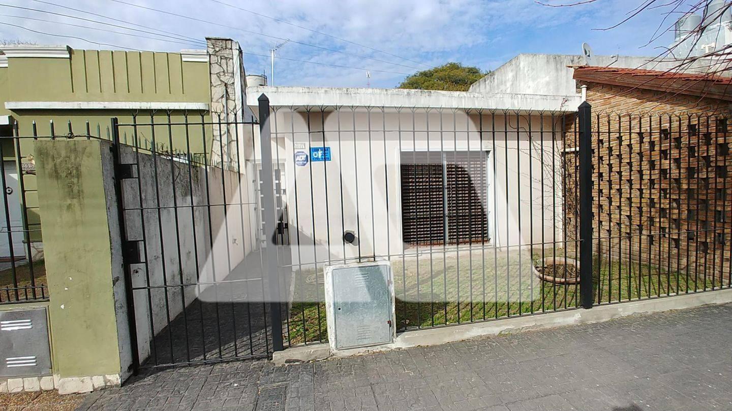 Foto de Casa en Venta ubicado en Remedios De Escalada, Lanús, G.B.A. Zona Sur, imagen 2