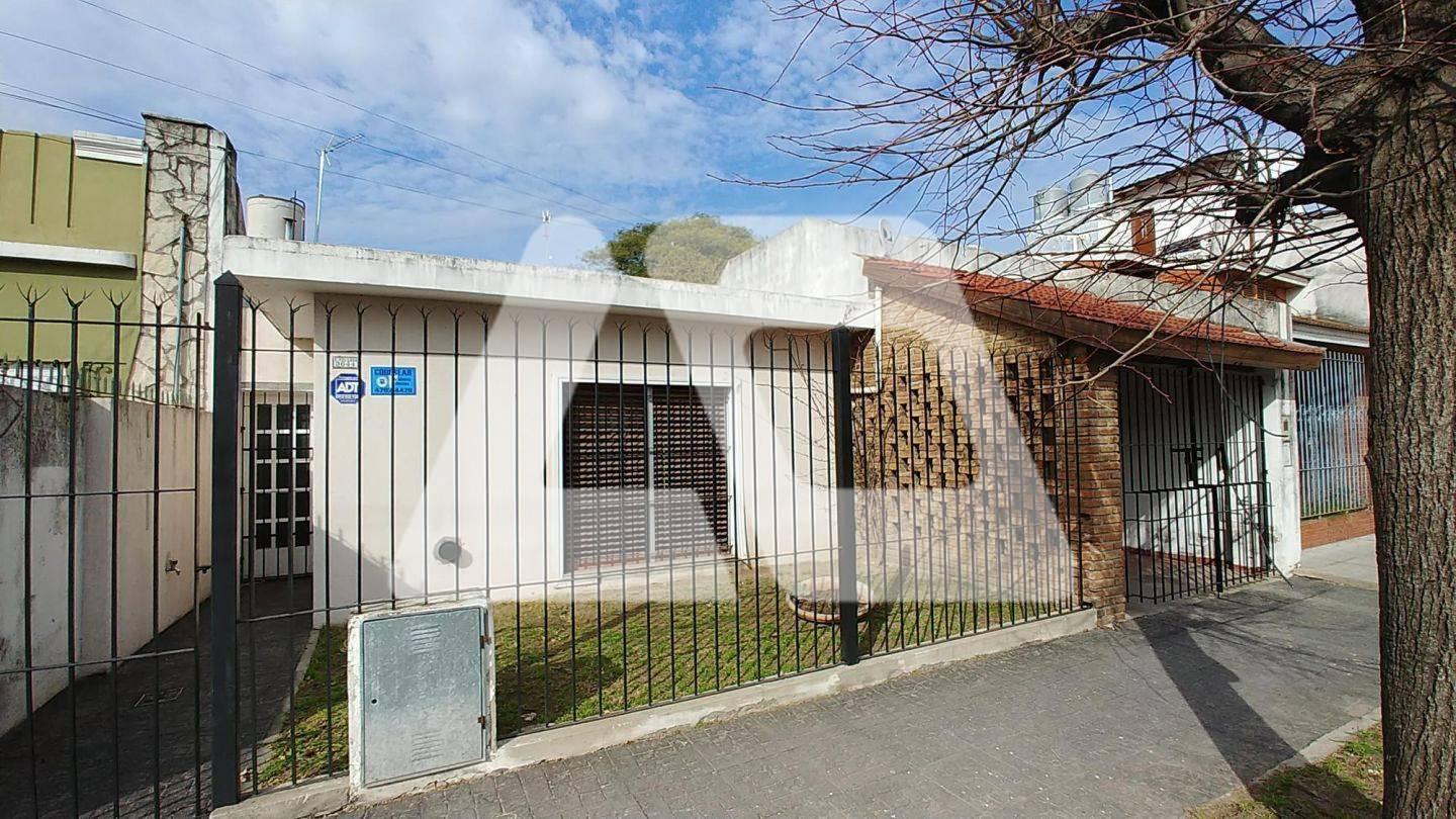 Foto de Casa en Venta ubicado en Remedios De Escalada, Lanús, G.B.A. Zona Sur, imagen 1