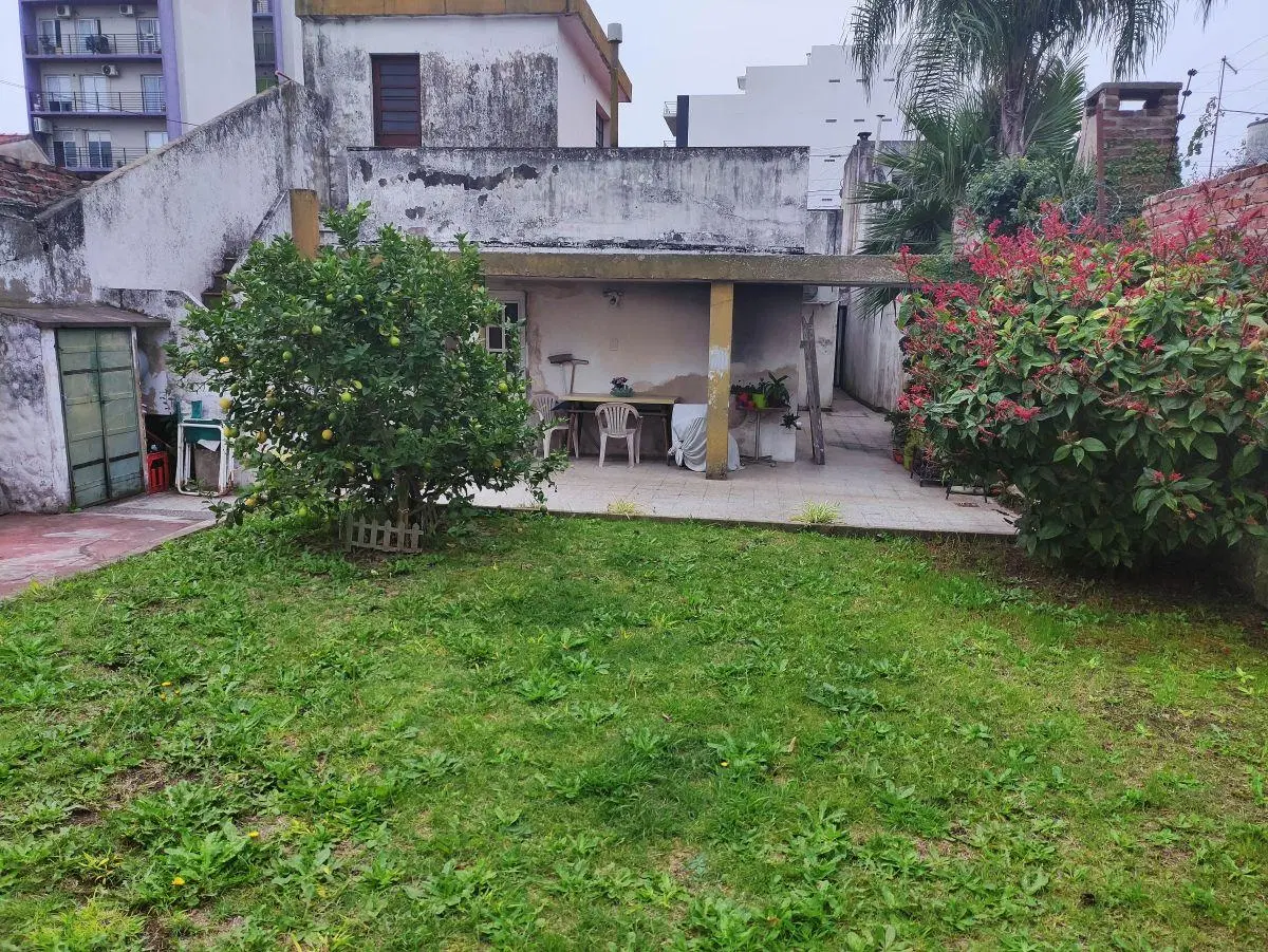 Venta de casa a reciclar en inmejorable ubicación, Wilde Centro 2