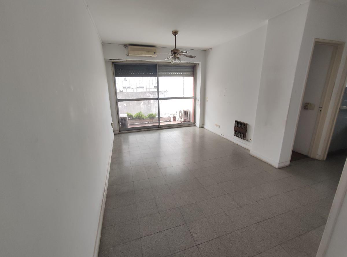 Venta de amplio departamento 2 ambientes en inmejorable ubicación apto crédito