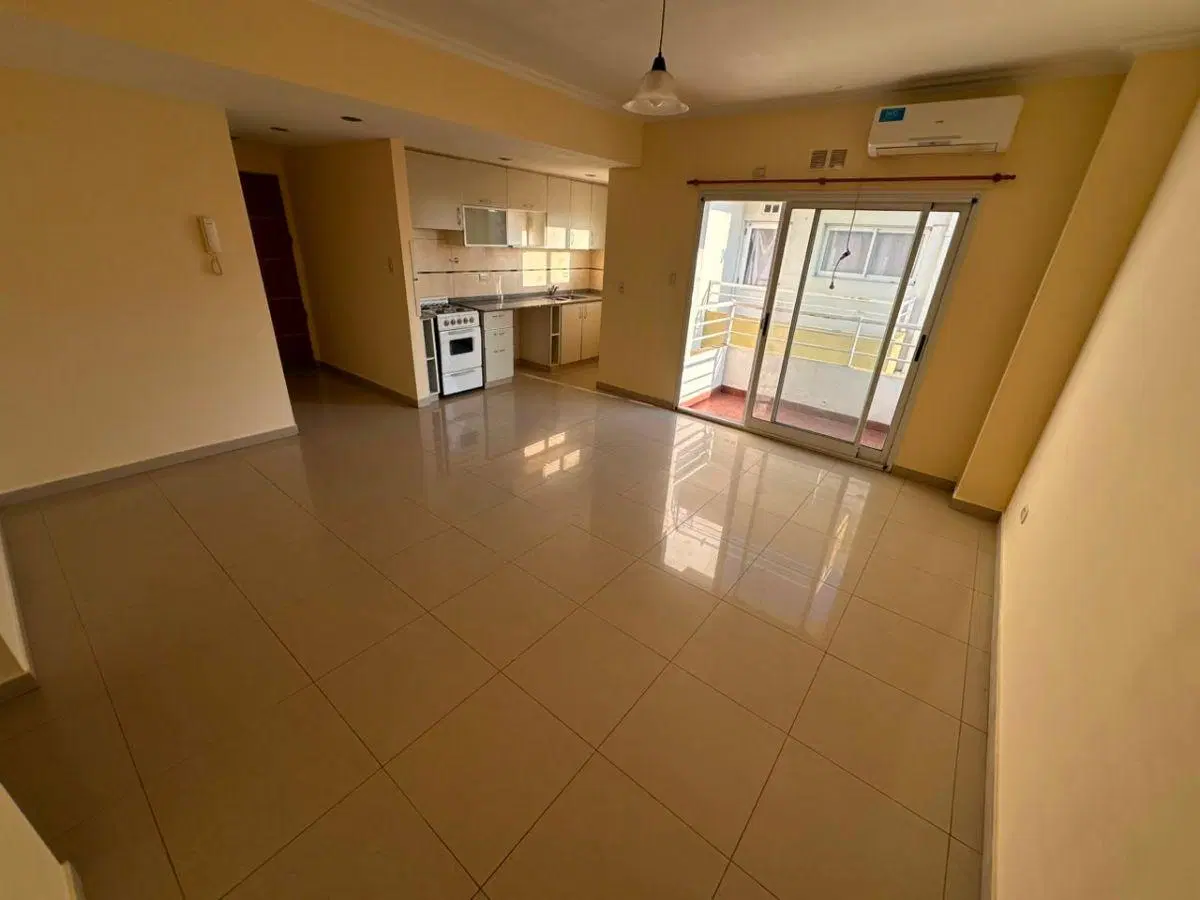 Alquiler de departamento dos ambientes sobre Av. Mite 6.200, Wilde Centro 3
