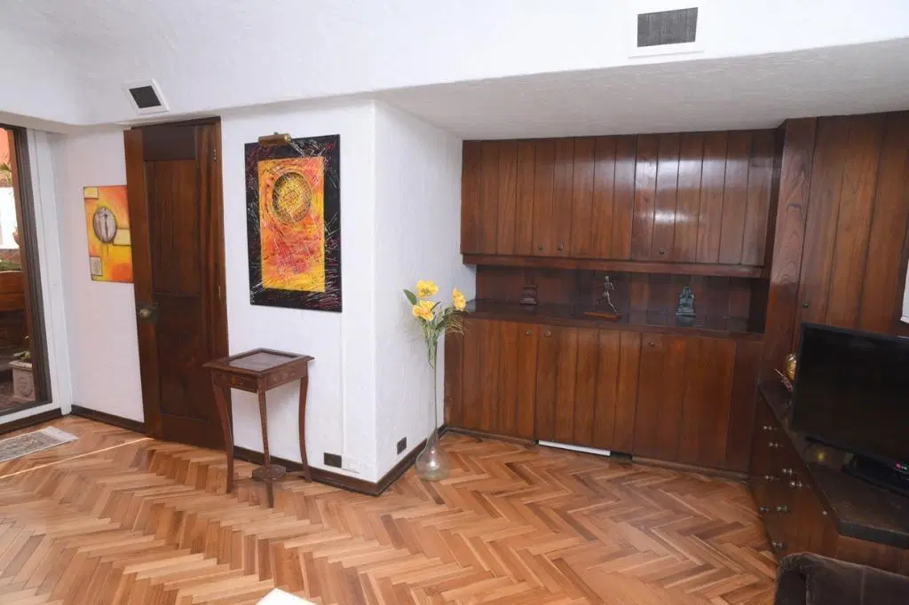 Departamento en  M. T. De Alvear y Florida.  Frente  hotel Plaza y Plaza San Martin. 5