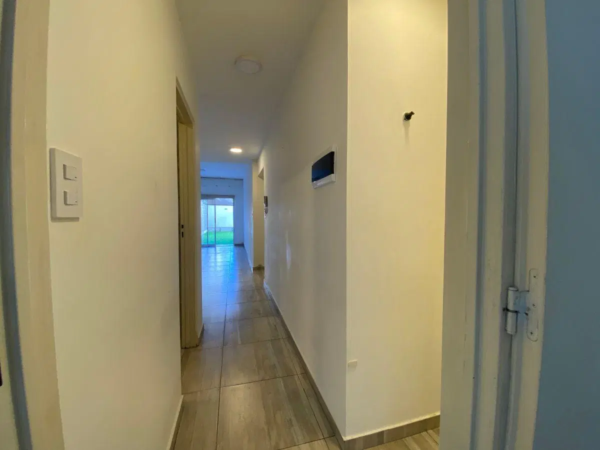 Gran Depto 2 ambientes con patio y cochera 3