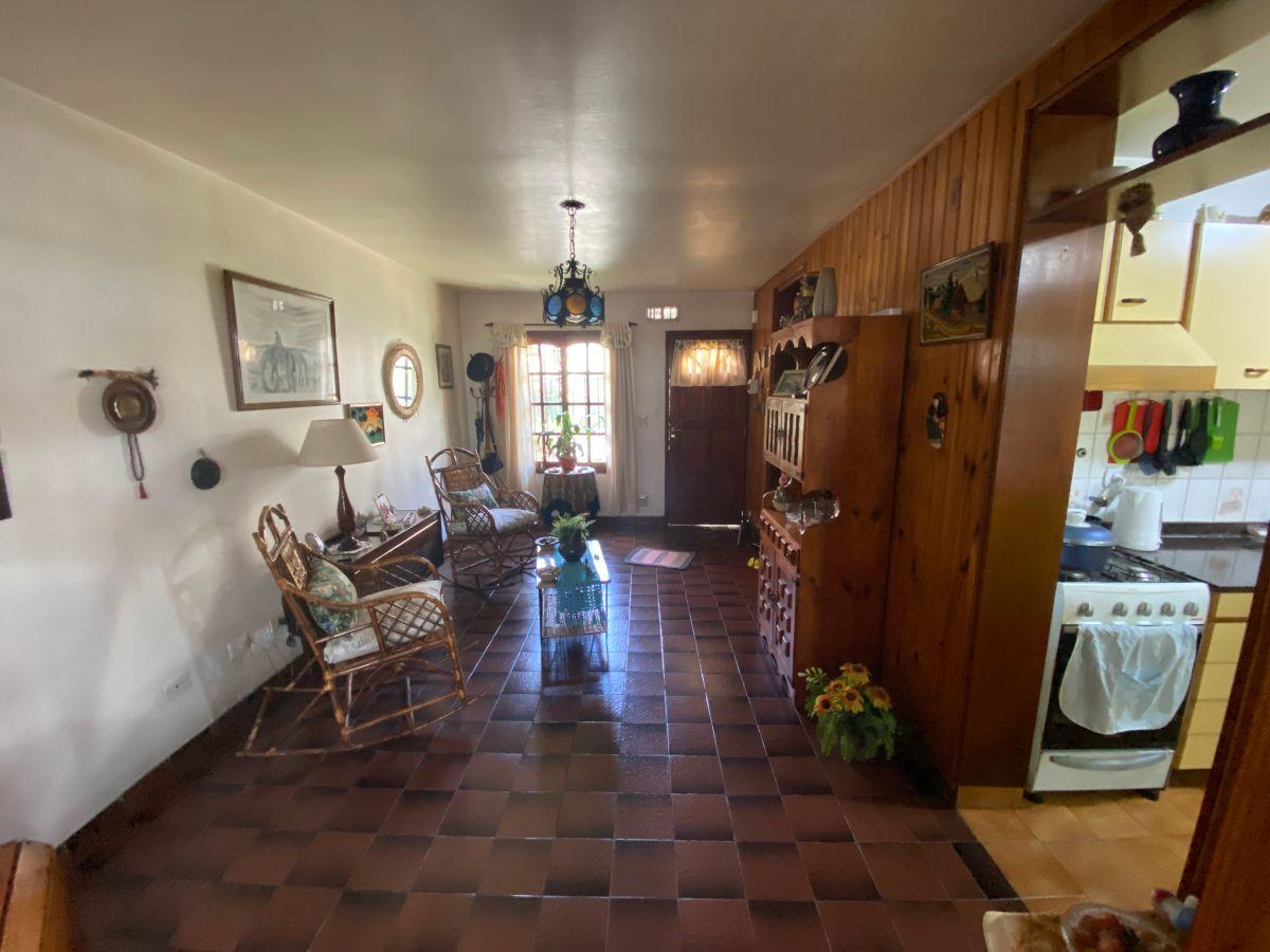 Foto de DÚPLEX 4 AMBIENTES CON 3 DORMITORIOS, PATIO Y ESPACIO PARA AUTO, imagen 4