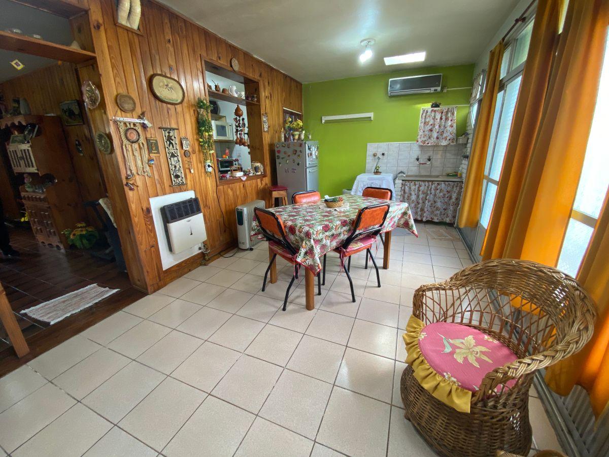 Foto de DÚPLEX 4 AMBIENTES CON 3 DORMITORIOS, PATIO Y ESPACIO PARA AUTO, imagen 5