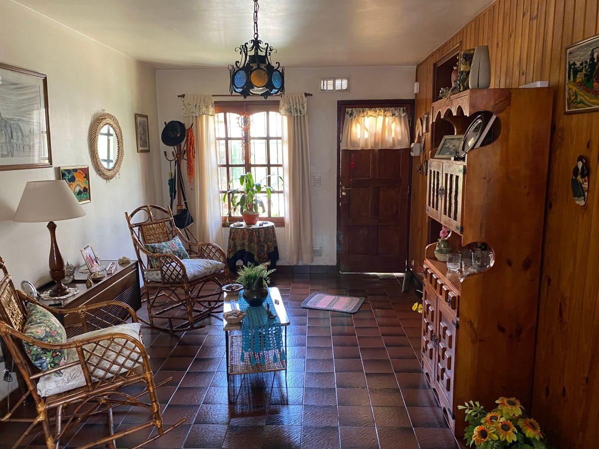 Foto de DÚPLEX 4 AMBIENTES CON 3 DORMITORIOS, PATIO Y ESPACIO PARA AUTO, imagen 2