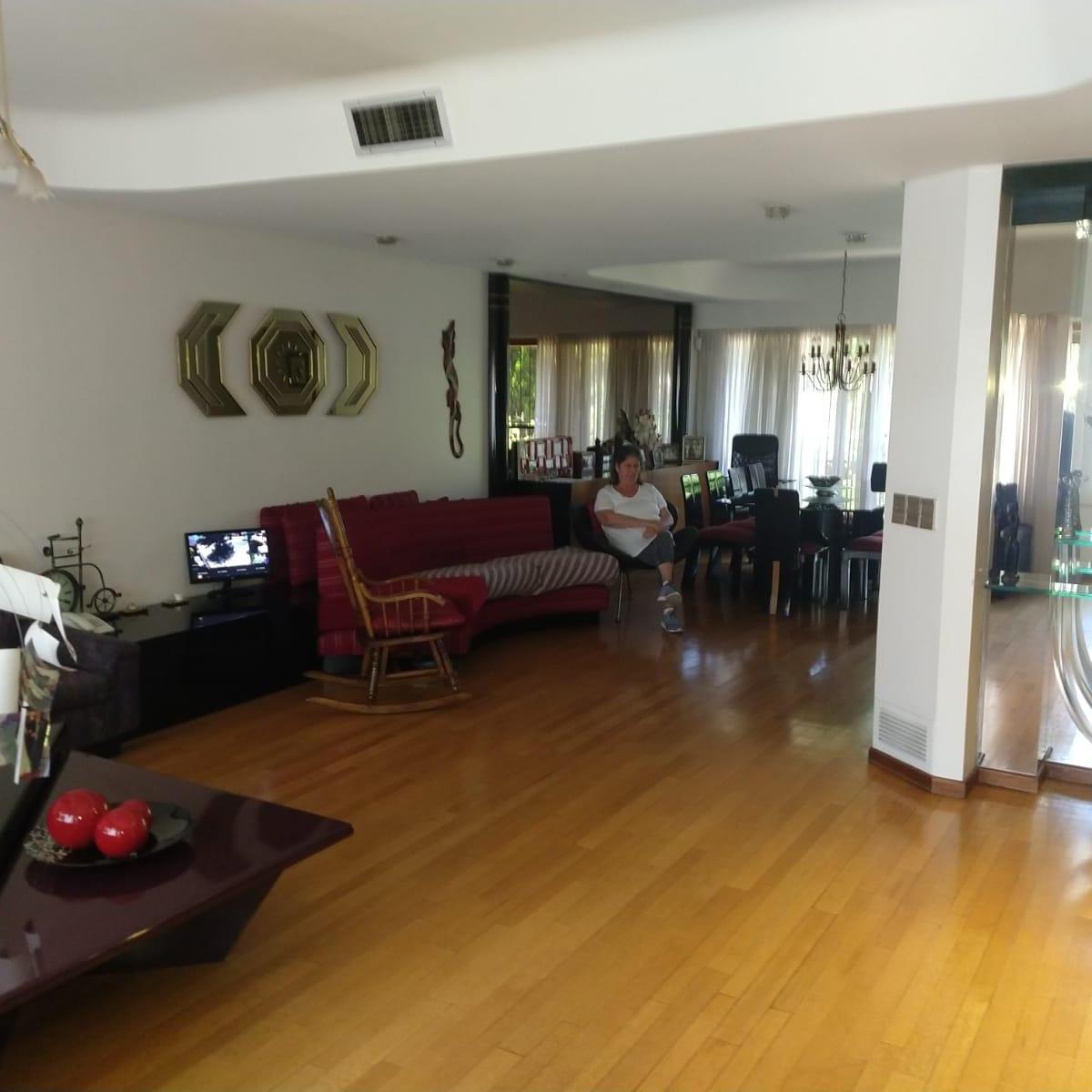 Excelente Casa en 2 Plantas 6 Amb. Dep/serv. Garaje 4 Autos, Parque 4