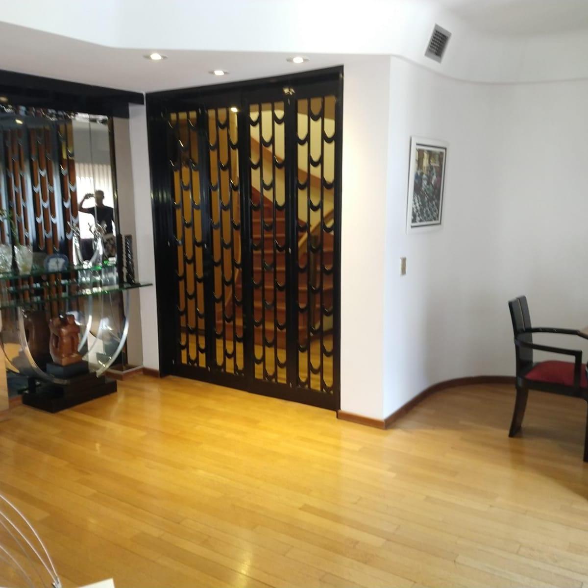 Excelente Casa en 2 Plantas 6 Amb. Dep/serv. Garaje 4 Autos, Parque 4